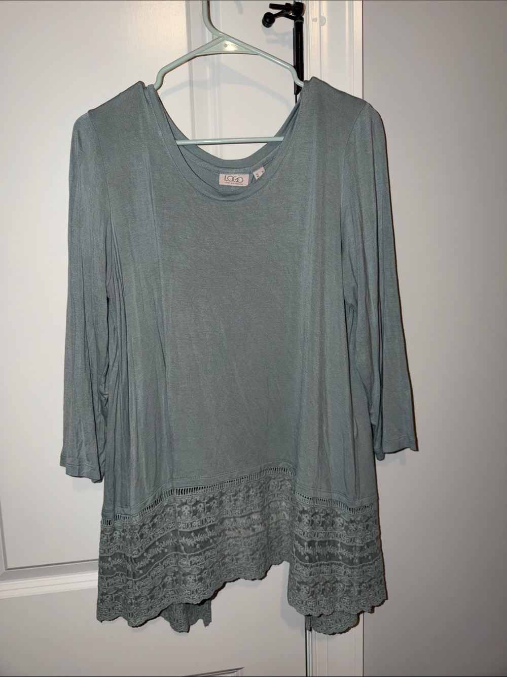 LOGO Lori Goldstein size Medium Sage Green Lace-Hem Women’s Tunic Open Back Top